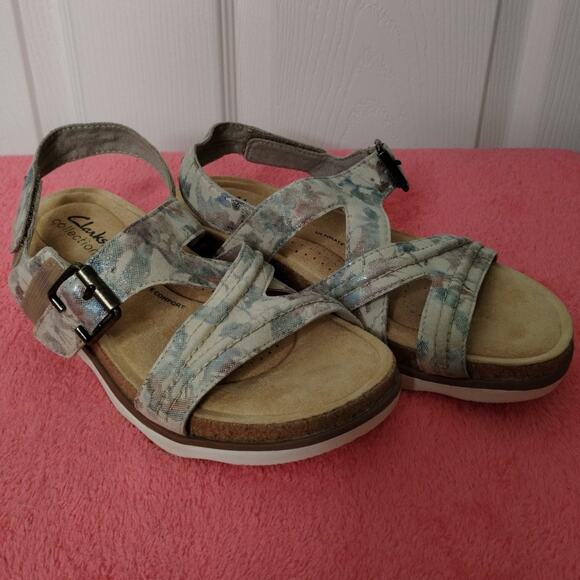 Clarks Women's Size 5.5 M Brynn Step Sand Floral Hook & Loop Closure Sandals - Picture 1 of 12